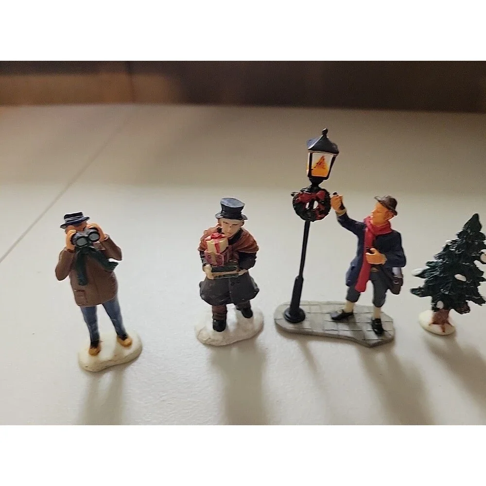 Lemax Christmas Village Figures Accessory Tree‎ Presents lantern light lot